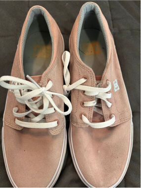 Women's DC Shoes Pink Suede Sneakers youth Size 6woman’s 7.5with White Laces